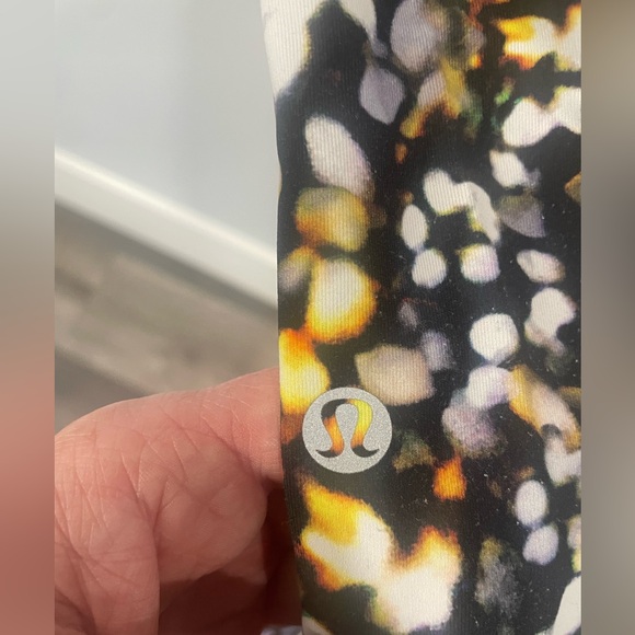 Lululemon invigorate tight size 10 - Picture 5 of 5